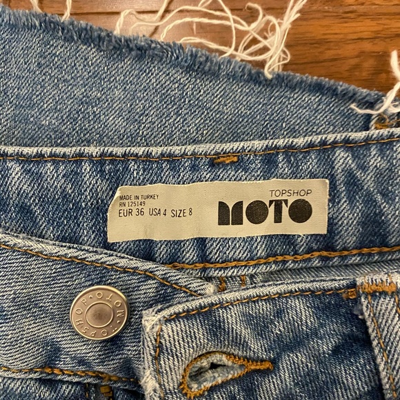 Blue jeans skirt with floral embroidery - Picture 4 of 4